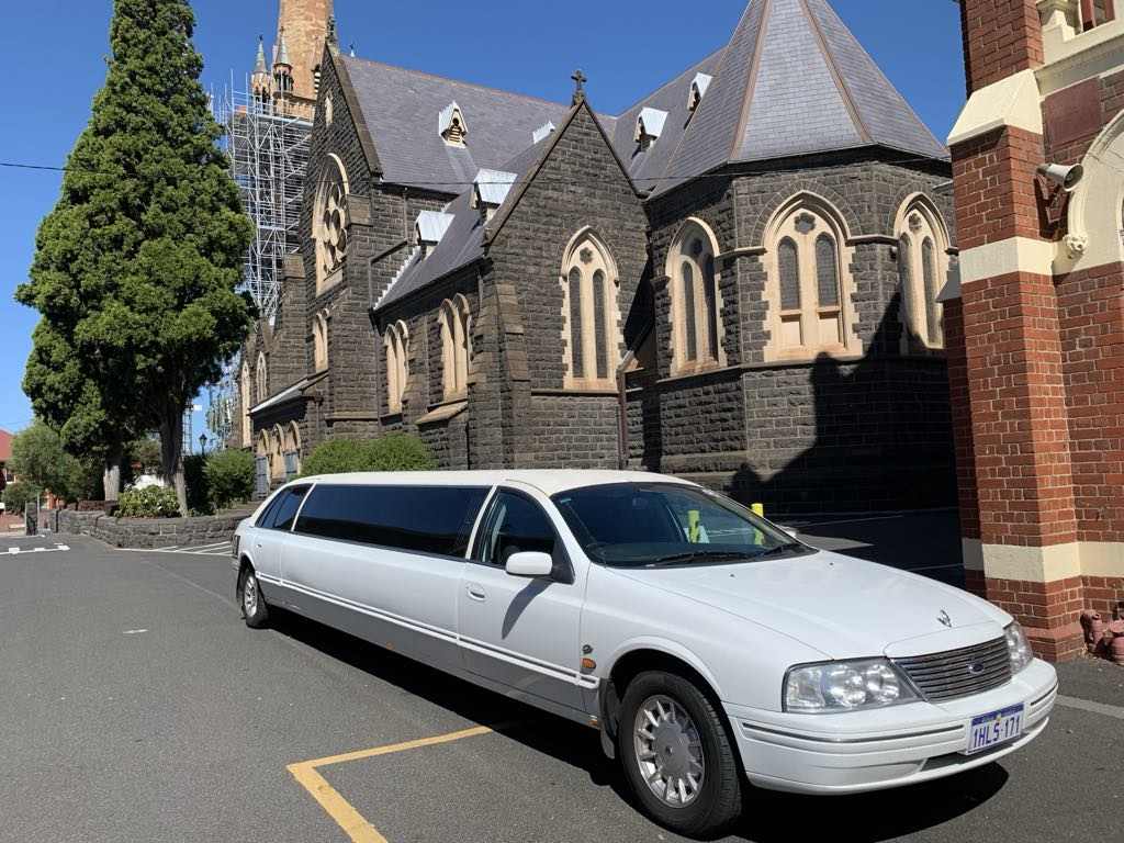 white stretch limo